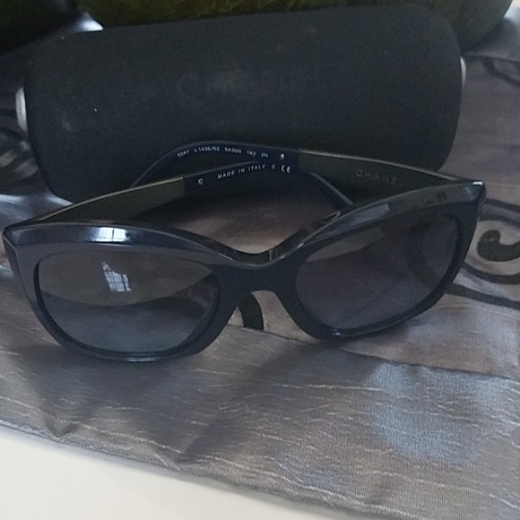 CHANEL Sunglasses - Picture 1 of 4